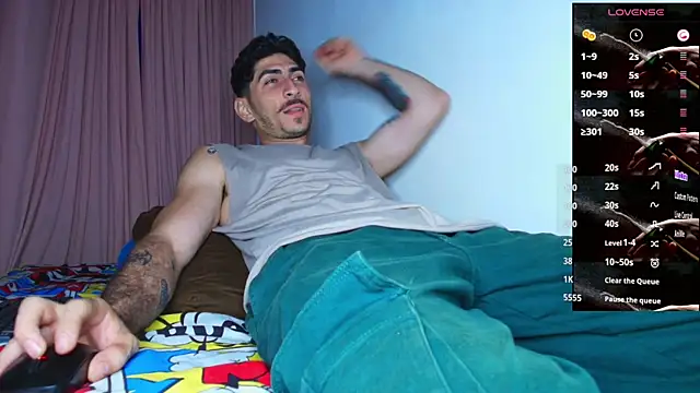 Snapshot of Thomass00 chatting on September 21, 2025, 5:12 am Thomass00 online show from September 21, 2025, 5:12 am