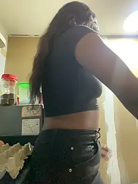 TIFFANYYSTAR online show from November 3, 2025, 2:53 pm