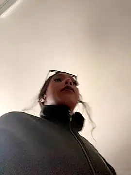 TIFFANYYSTAR online show from October 18, 2025, 7:38 pm