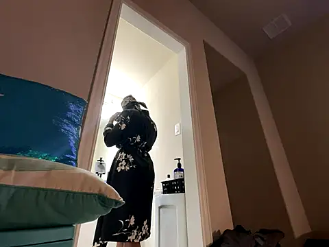 wynterheat online show from October 19, 2025, 1:19 am