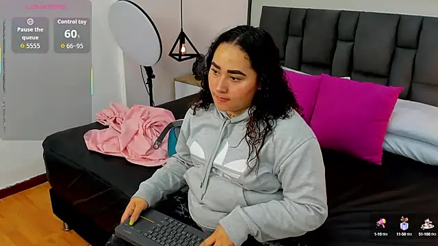 Ayla martinez online show from October 8, 2025, 2:02 am