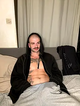 Snapshot of Greyoff chatting on October 1, 2025, 7:29 pm Greyoff online show from October 1, 2025, 7:29 pm