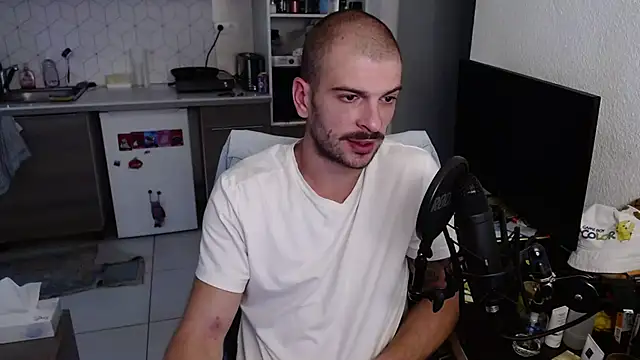 Snapshot of Greyoff chatting on September 26, 2025, 1:07 pm Greyoff online show from September 26, 2025, 1:07 pm