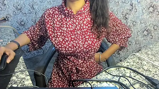 aarjulove online show from February 18, 2025, 4:26 am
