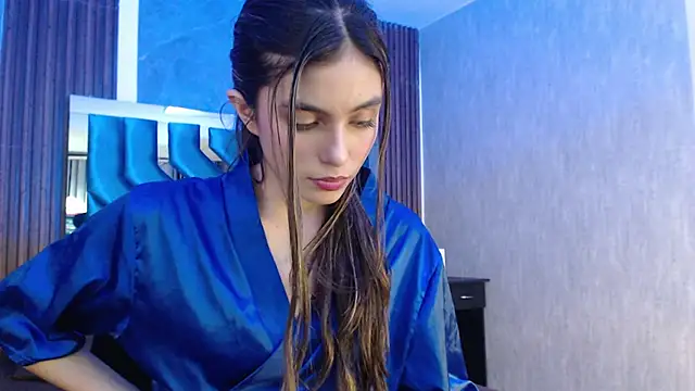 ValeryLargo online show from February 26, 2025, 4:05 pm