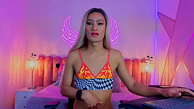 Snapshot of _scarletmoore chatting on October 21, 2025, 8:14 am scarletmoore online show from October 21, 2025, 8:14 am