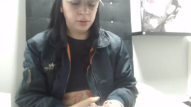 Snapshot of Zowi_Hottiee chatting on October 9, 2025, 7:14 pm Zowi Hottiee online show from October 9, 2025, 7:14 pm