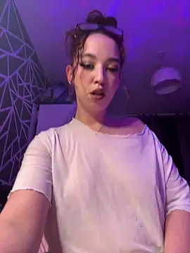 TinaModX online show from January 3, 2025, 11:23 pm