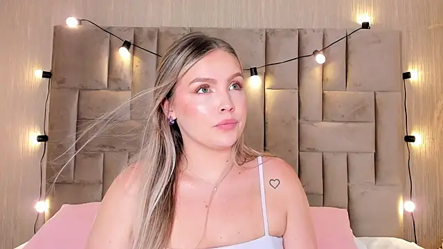 Snapshot of GaiaBaker chatting on October 4, 2025, 1:40 am GaiaBaker online show from October 4, 2025, 1:40 am