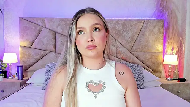 Snapshot of GaiaBaker chatting on October 1, 2025, 10:24 pm GaiaBaker online show from October 1, 2025, 10:24 pm