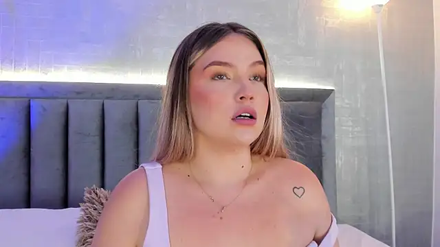 Snapshot of GaiaBaker chatting on October 12, 2025, 4:08 pm GaiaBaker online show from October 12, 2025, 4:08 pm