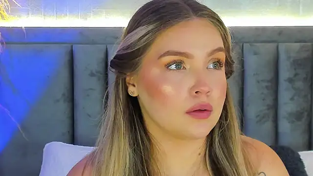 Snapshot of GaiaBaker chatting on October 18, 2025, 4:42 pm GaiaBaker online show from October 18, 2025, 4:42 pm