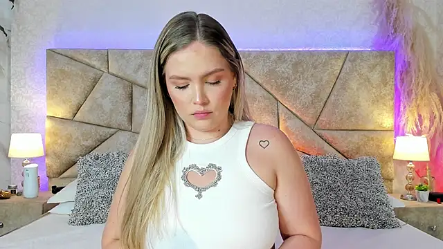 Snapshot of GaiaBaker chatting on September 23, 2025, 11:45 pm GaiaBaker online show from September 23, 2025, 11:45 pm