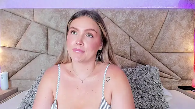 Snapshot of GaiaBaker chatting on October 26, 2025, 4:40 pm GaiaBaker online show from October 26, 2025, 4:40 pm