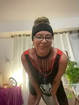 lolavalecuatro online show from January 19, 2025, 2:15 am