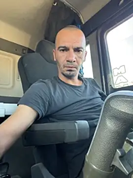 donnuozfutura online show from November 11, 2025, 1:17 pm