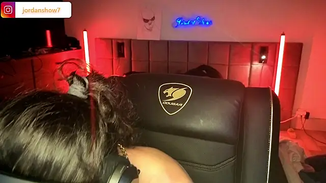 Snapshot of JordanShow chatting on October 2, 2025, 7:28 pm JordanShow online show from October 2, 2025, 7:28 pm