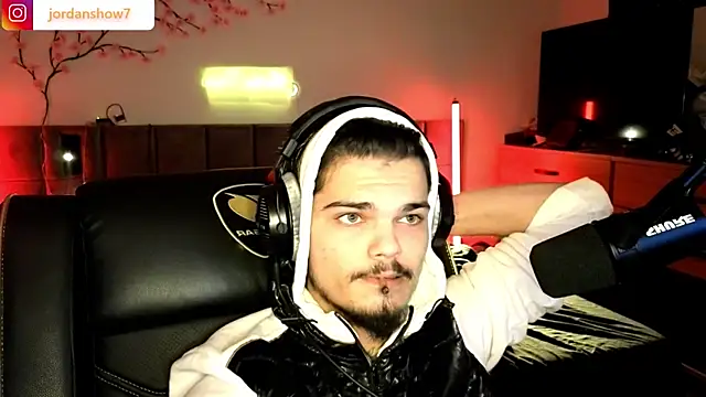 Snapshot of JordanShow chatting on February 12, 2026, 2:22 am JordanShow online show from February 12, 2026, 2:22 am