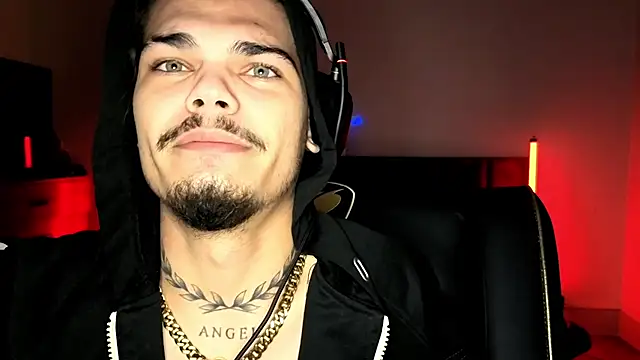 Snapshot of JordanShow chatting on October 13, 2025, 10:21 pm JordanShow online show from October 13, 2025, 10:21 pm