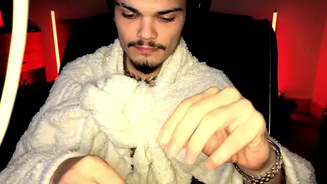 Snapshot of JordanShow chatting on October 19, 2025, 9:28 pm JordanShow online show from October 19, 2025, 9:28 pm