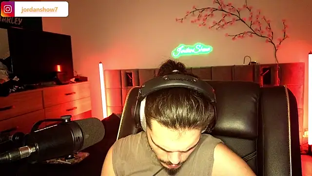 Snapshot of JordanShow chatting on February 6, 2026, 10:17 pm JordanShow online show from February 6, 2026, 10:17 pm