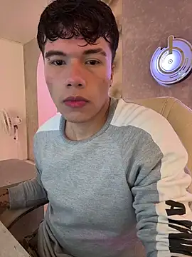 Snapshot of Logan_smith1 chatting on October 19, 2025, 5:37 pm Logan smith1 online show from October 19, 2025, 5:37 pm