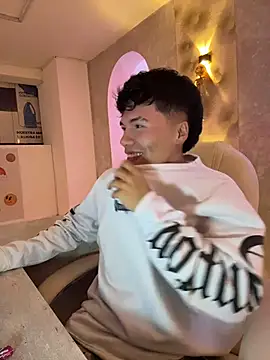 Snapshot of Logan_smith1 chatting on October 30, 2025, 5:28 am Logan smith1 online show from October 30, 2025, 5:28 am