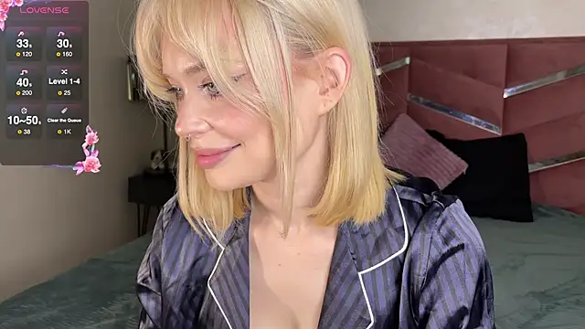 Snapshot of dollfromvenus chatting on October 6, 2025, 2:18 pm dollfromvenus online show from October 6, 2025, 2:18 pm