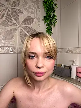 Snapshot of dollfromvenus chatting on September 28, 2025, 11:23 pm dollfromvenus online show from September 28, 2025, 11:23 pm