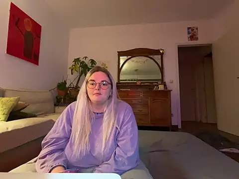 ofeefox online show from January 1, 2025, 12:00 am