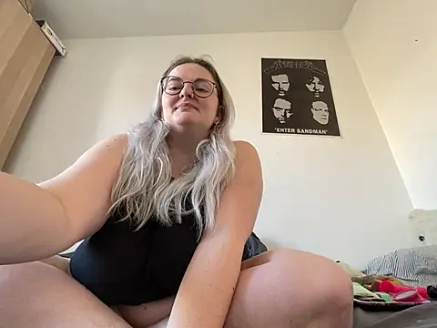 ofeefox online show from March 19, 2025, 3:08 pm