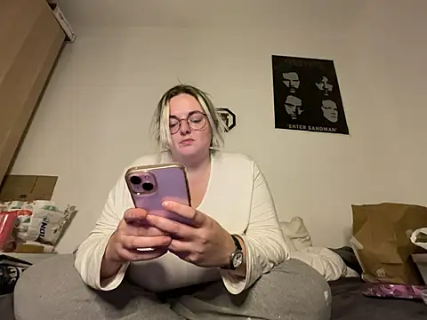 ofeefox online show from January 3, 2025, 4:37 pm