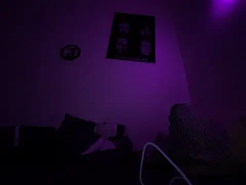 ofeefox online show from March 17, 2025, 6:32 pm