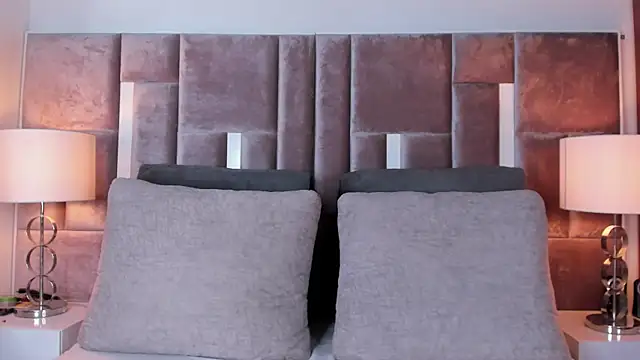 Snapshot of Nia_Bunny chatting on October 17, 2025, 12:51 pm Nia Bunny online show from October 17, 2025, 12:51 pm