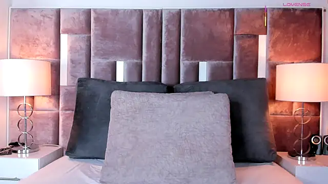 Snapshot of Nia_Bunny chatting on October 9, 2025, 1:33 pm Nia Bunny online show from October 9, 2025, 1:33 pm