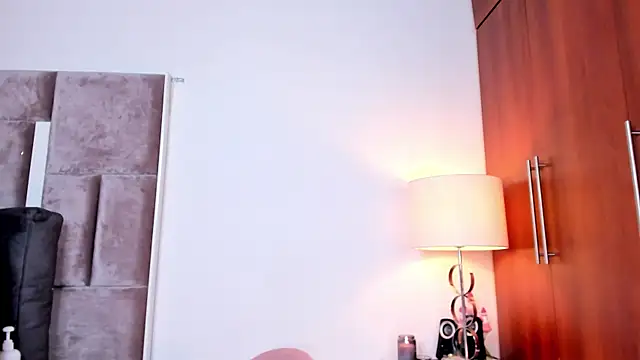 Nia Bunny online show from May 15, 2026, 1:42 pm
