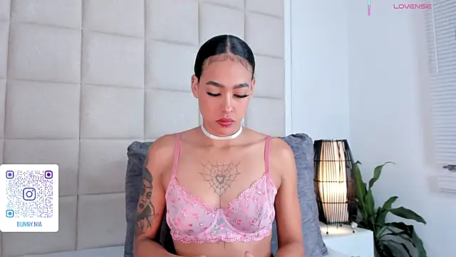 Snapshot of Nia_Bunny chatting on October 1, 2025, 1:37 pm Nia Bunny online show from October 1, 2025, 1:37 pm