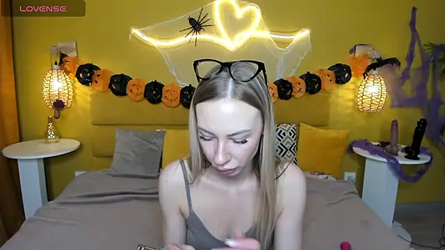 Snapshot of Diana_Garrett chatting on October 29, 2025, 1:26 am Diana Garrett online show from October 29, 2025, 1:26 am