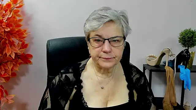 IrisDream online show from November 17, 2025, 7:23 am