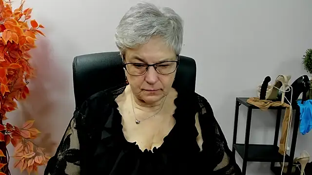 Snapshot of IrisDream chatting on October 29, 2025, 7:29 am IrisDream online show from October 29, 2025, 7:29 am