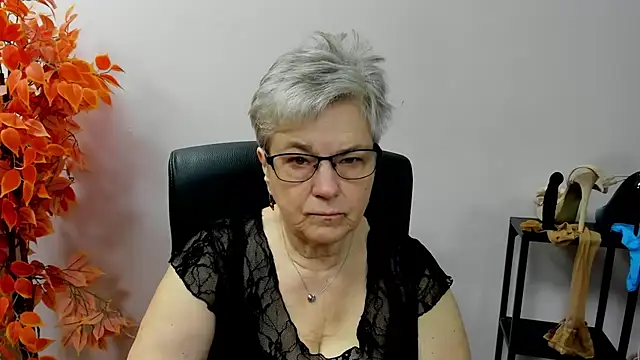 Snapshot of IrisDream chatting on October 6, 2025, 6:25 am IrisDream online show from October 6, 2025, 6:25 am