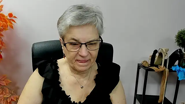 Snapshot of IrisDream chatting on October 9, 2025, 6:14 am IrisDream online show from October 9, 2025, 6:14 am