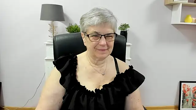 IrisDream online show from June 2, 2026, 6:02 am