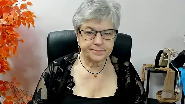 Snapshot of IrisDream chatting on September 25, 2025, 6:19 am IrisDream online show from September 25, 2025, 6:19 am