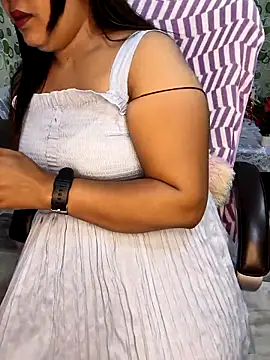 Cute-Raashii online show from November 3, 2025, 1:11 am