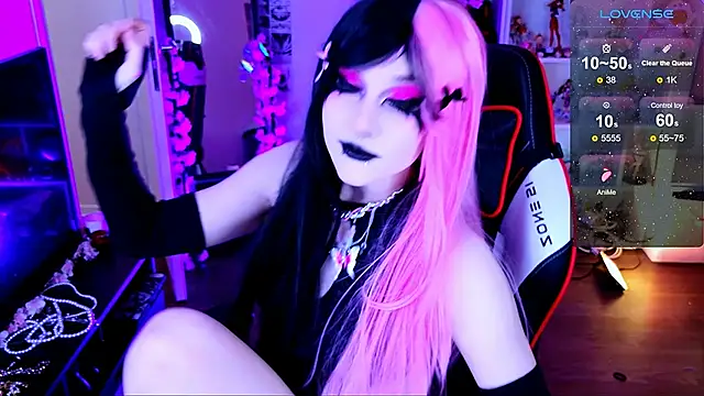 Aki  Ra online show from March 15, 2026, 9:33 pm