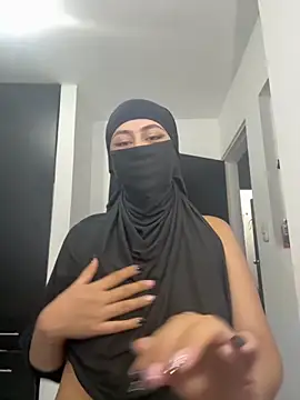 Snapshot of iiris_ chatting on October 11, 2025, 7:09 am iiris online show from October 11, 2025, 7:09 am