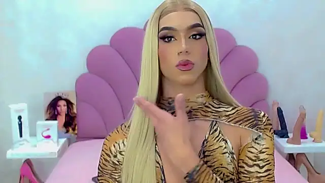 briana sex32 online show from February 15, 2026, 7:57 pm