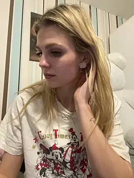 Liya my online show from December 3, 2025, 9:25 pm