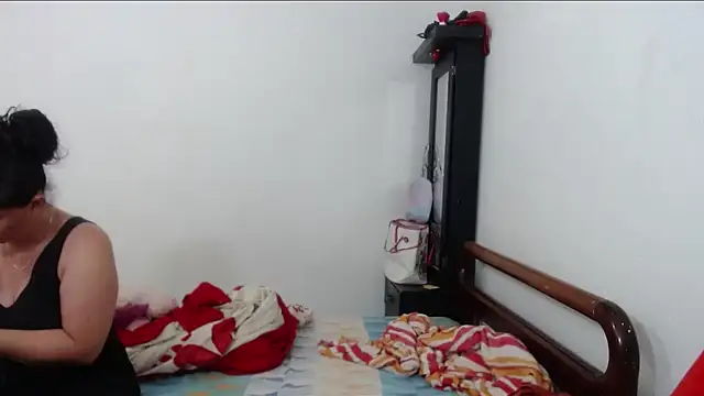 Angelinna Milf online show from September 10, 2025, 2:43 am